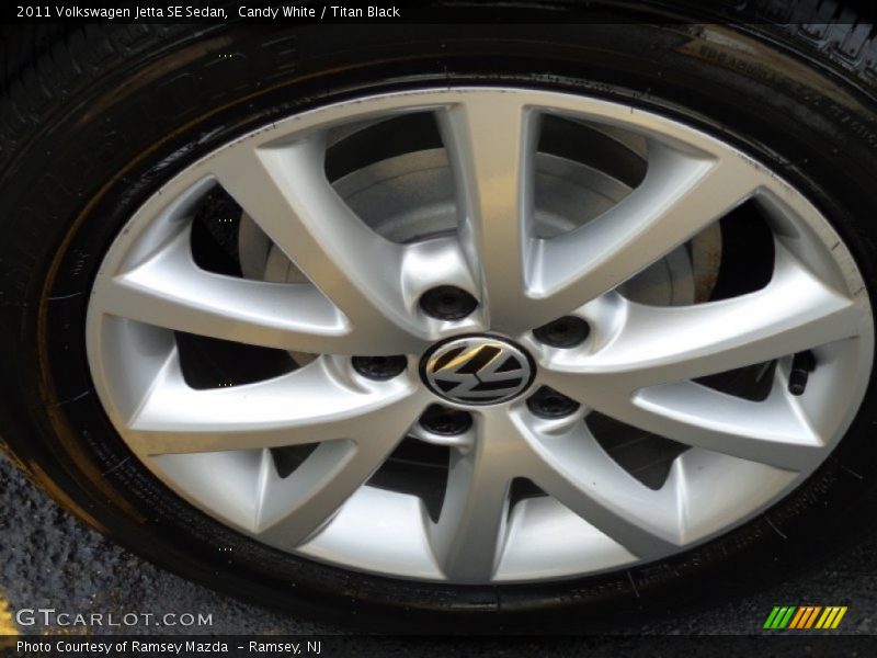 Candy White / Titan Black 2011 Volkswagen Jetta SE Sedan