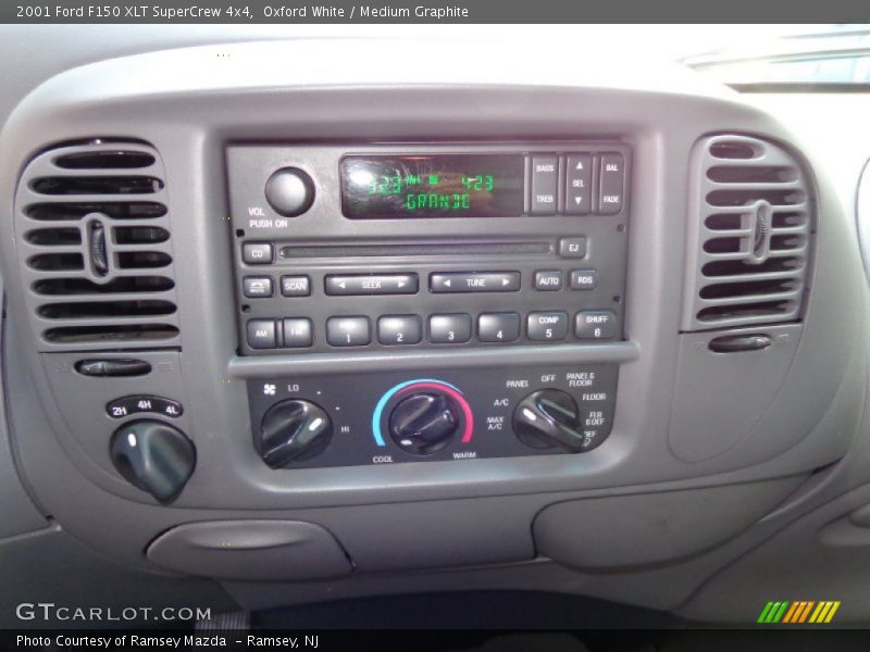 Oxford White / Medium Graphite 2001 Ford F150 XLT SuperCrew 4x4