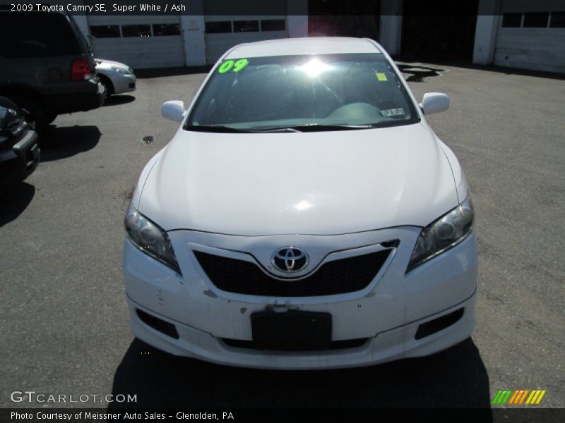 Super White / Ash 2009 Toyota Camry SE