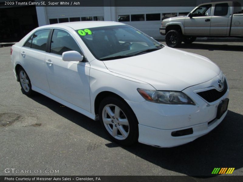 Super White / Ash 2009 Toyota Camry SE