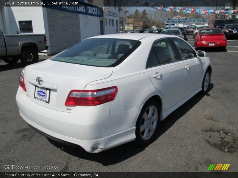 Super White / Ash 2009 Toyota Camry SE