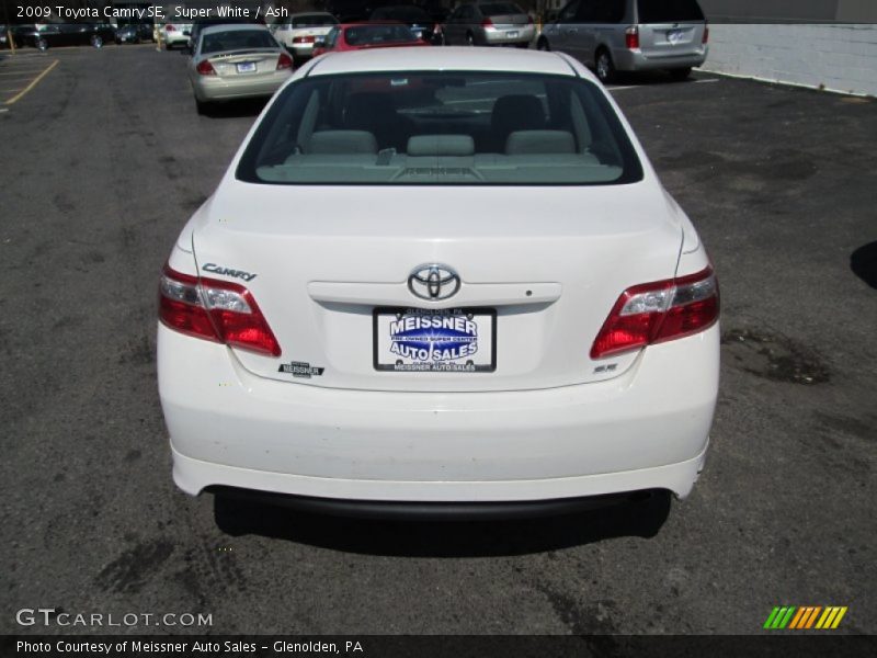 Super White / Ash 2009 Toyota Camry SE