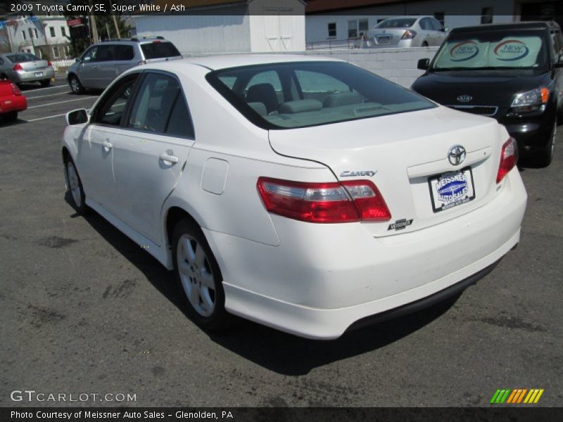 Super White / Ash 2009 Toyota Camry SE