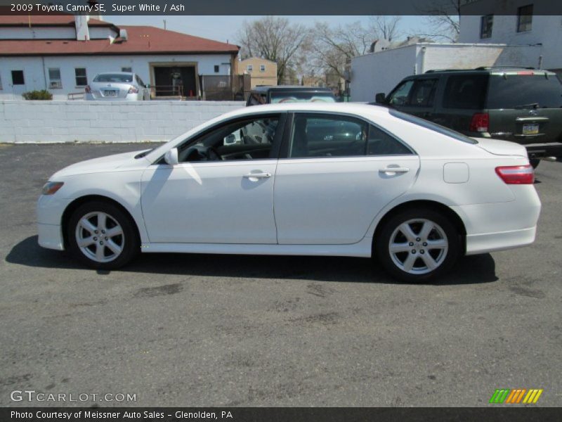 Super White / Ash 2009 Toyota Camry SE