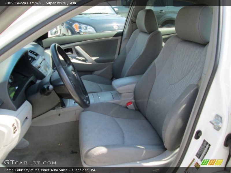 Super White / Ash 2009 Toyota Camry SE