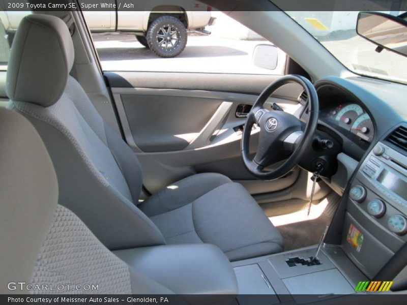 Super White / Ash 2009 Toyota Camry SE