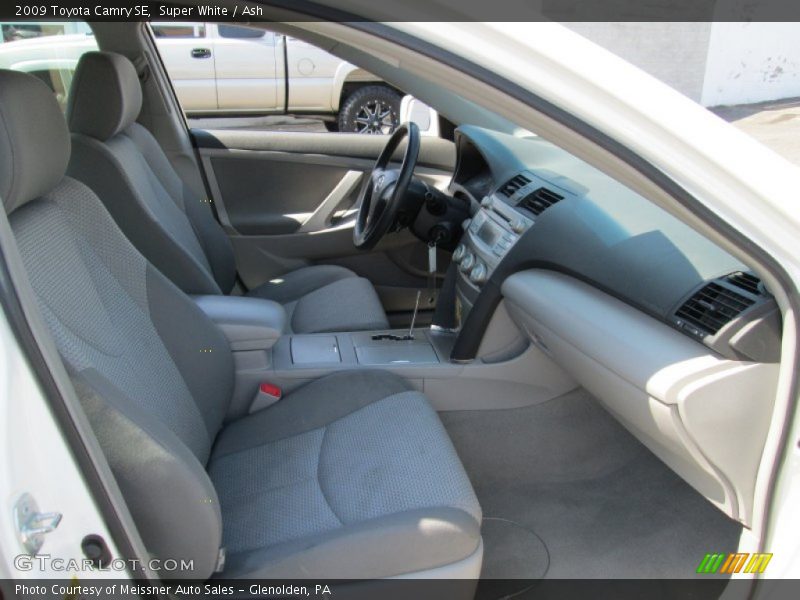 Super White / Ash 2009 Toyota Camry SE