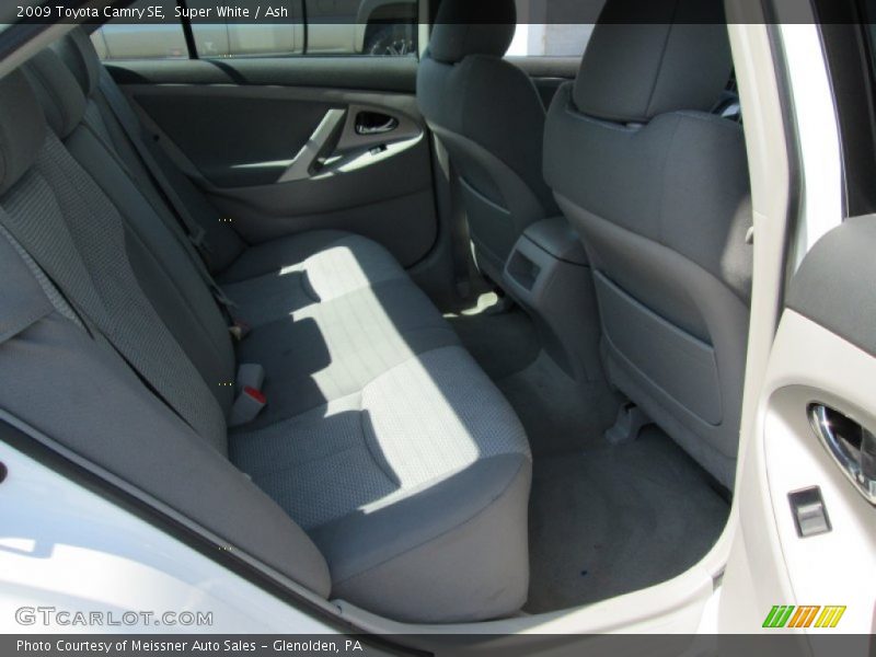 Super White / Ash 2009 Toyota Camry SE