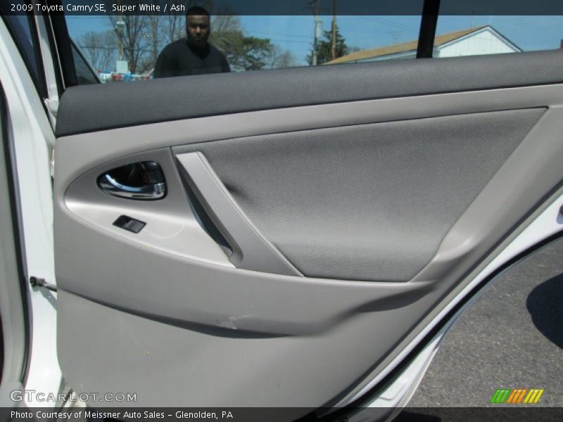 Super White / Ash 2009 Toyota Camry SE