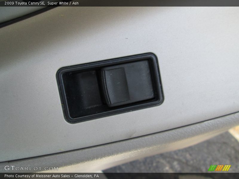 Super White / Ash 2009 Toyota Camry SE