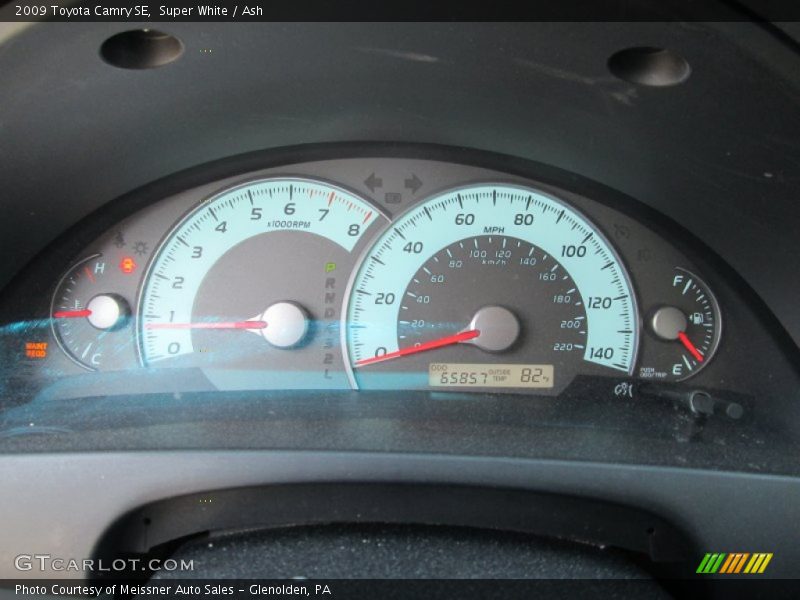 Super White / Ash 2009 Toyota Camry SE