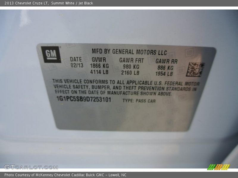 Summit White / Jet Black 2013 Chevrolet Cruze LT