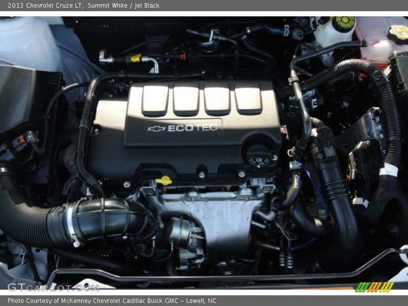 Summit White / Jet Black 2013 Chevrolet Cruze LT