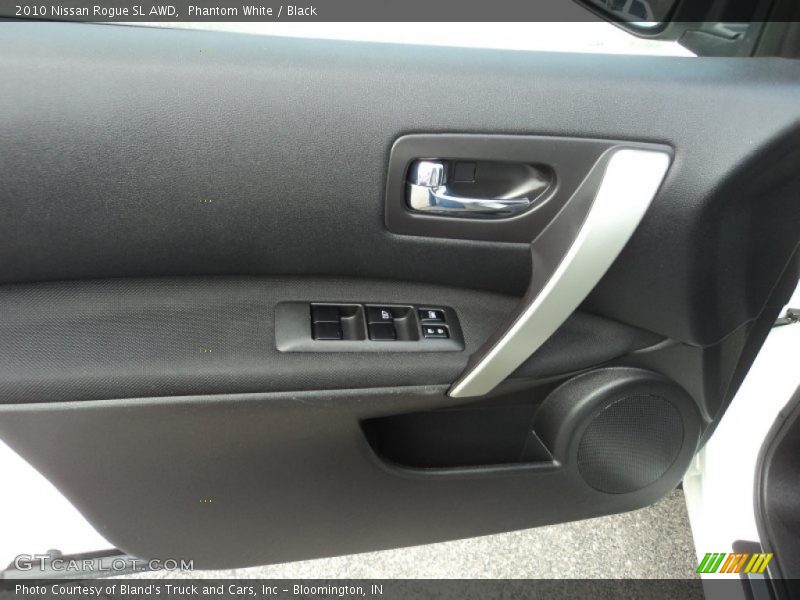 Phantom White / Black 2010 Nissan Rogue SL AWD