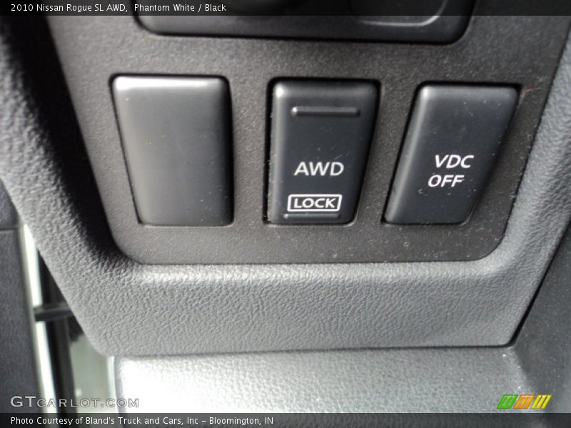 Phantom White / Black 2010 Nissan Rogue SL AWD