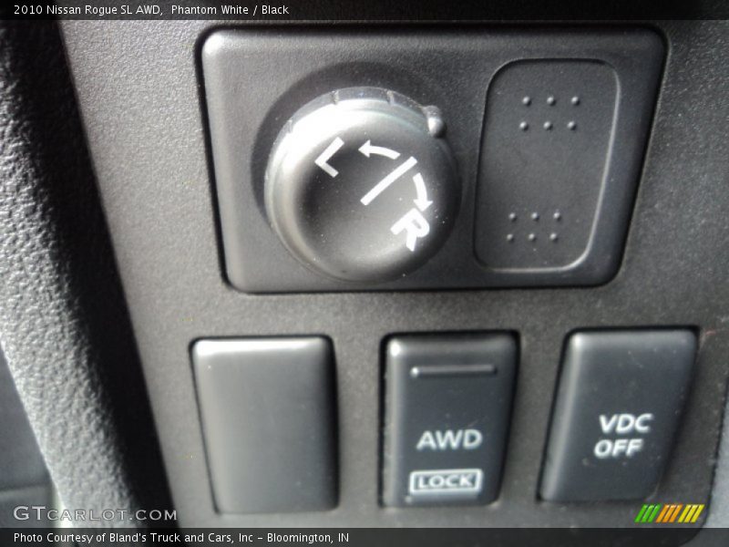 Phantom White / Black 2010 Nissan Rogue SL AWD