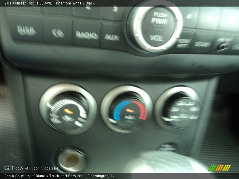 Phantom White / Black 2010 Nissan Rogue SL AWD