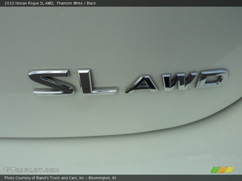 Phantom White / Black 2010 Nissan Rogue SL AWD