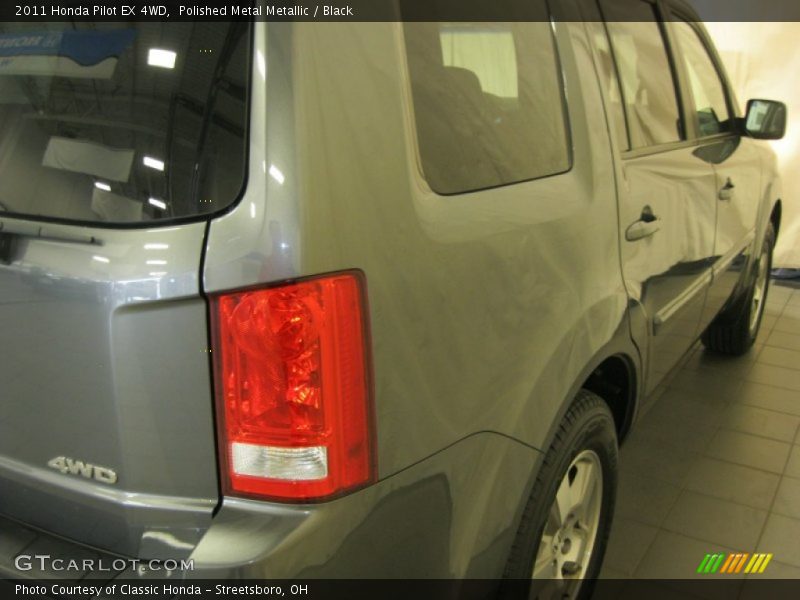 Polished Metal Metallic / Black 2011 Honda Pilot EX 4WD