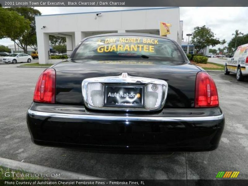 Black Clearcoat / Dark Charcoal 2001 Lincoln Town Car Executive