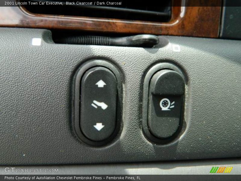 Controls of 2001 Town Car Executive