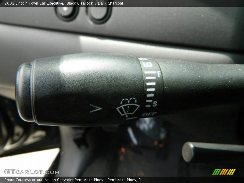 Controls of 2001 Town Car Executive