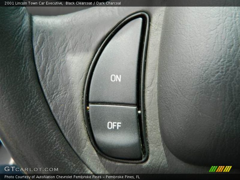 Black Clearcoat / Dark Charcoal 2001 Lincoln Town Car Executive