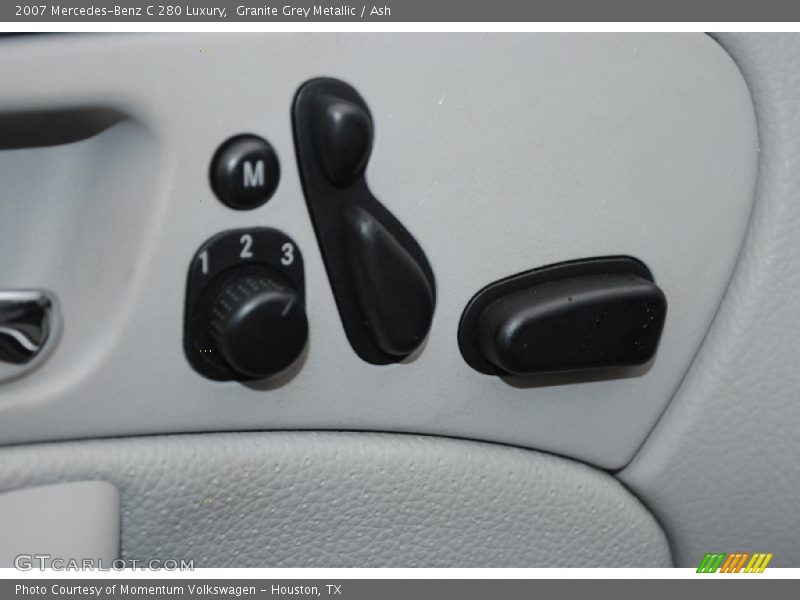 Controls of 2007 C 280 Luxury