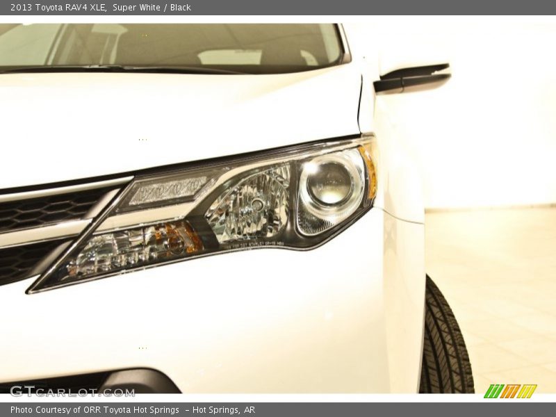 Super White / Black 2013 Toyota RAV4 XLE