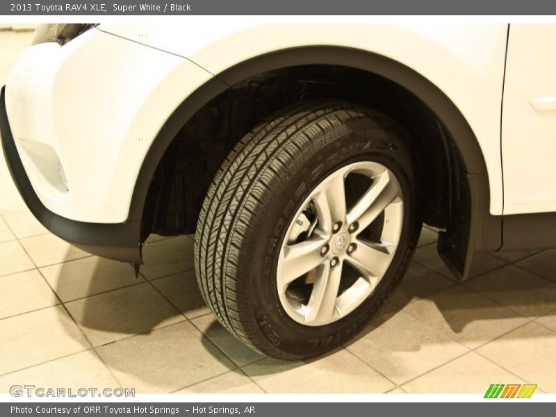 Super White / Black 2013 Toyota RAV4 XLE