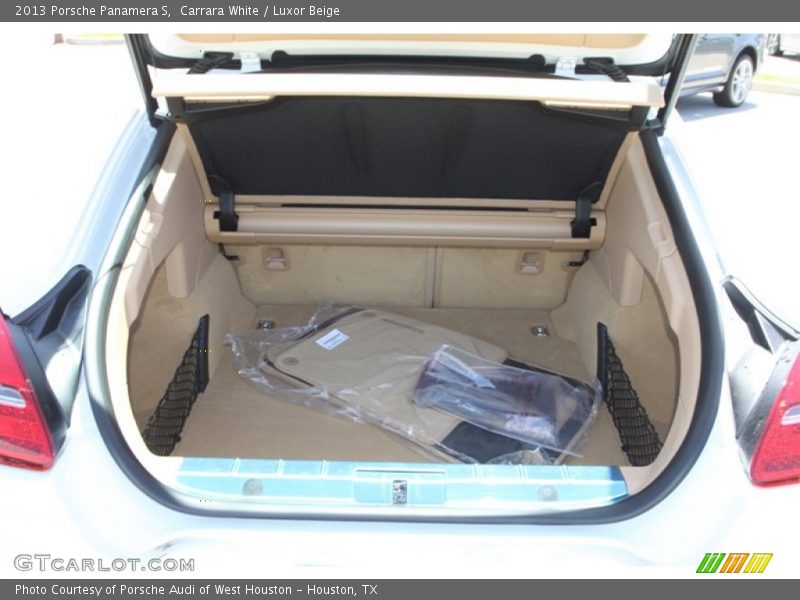  2013 Panamera S Trunk