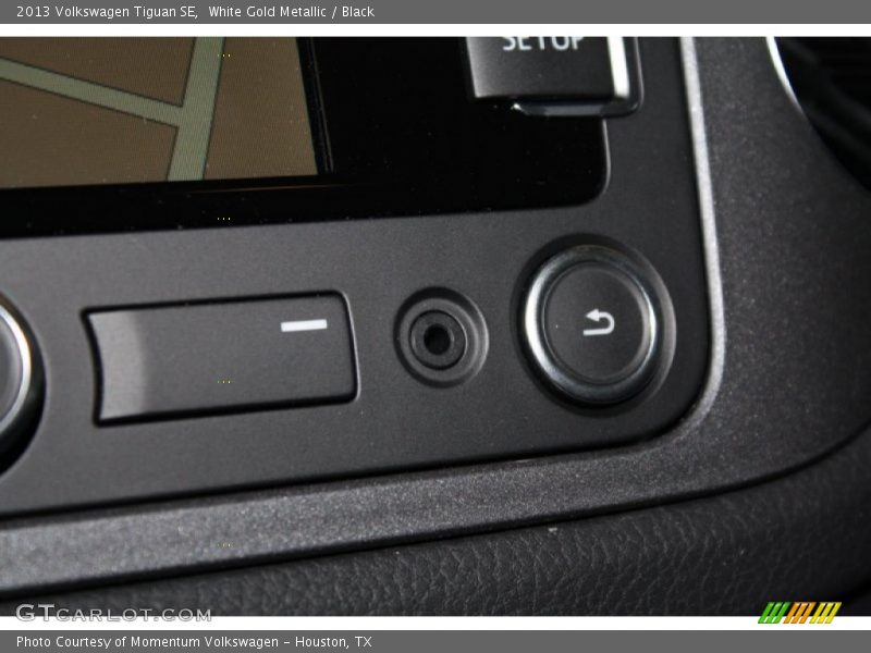 White Gold Metallic / Black 2013 Volkswagen Tiguan SE