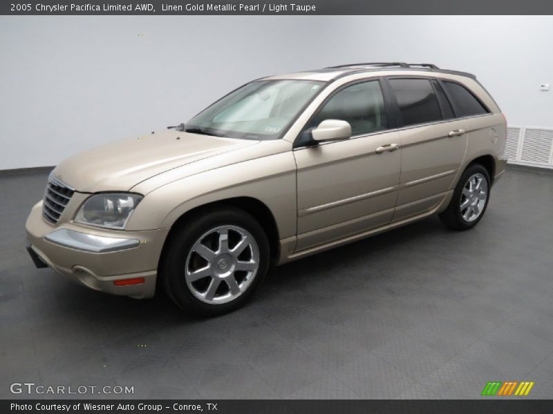 Front 3/4 View of 2005 Pacifica Limited AWD