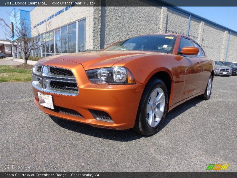 Toxic Orange Pearl / Black 2011 Dodge Charger SE