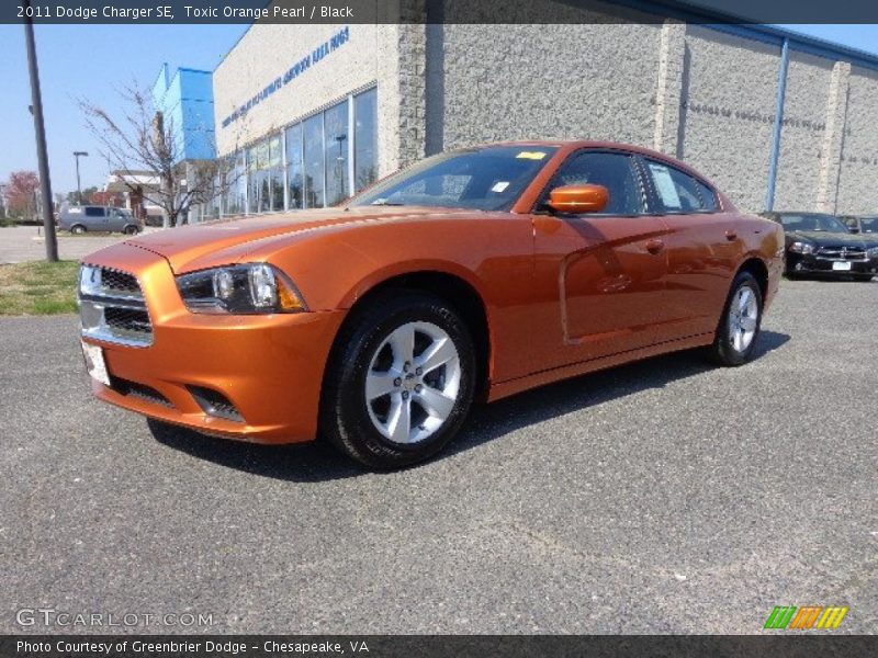 Toxic Orange Pearl / Black 2011 Dodge Charger SE