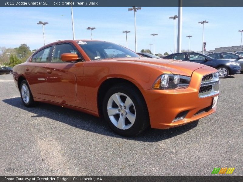 Toxic Orange Pearl / Black 2011 Dodge Charger SE