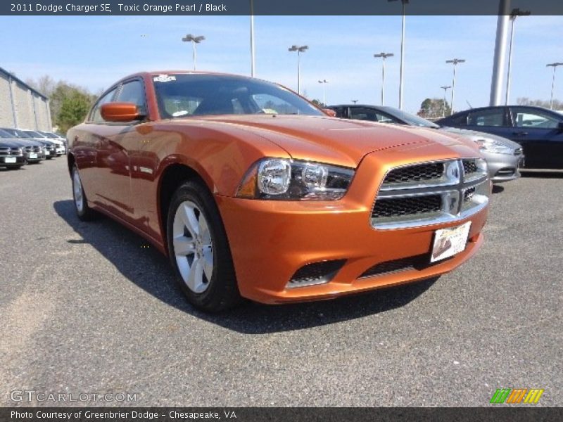 Toxic Orange Pearl / Black 2011 Dodge Charger SE