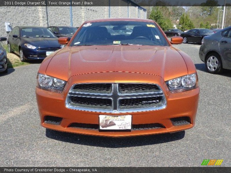 Toxic Orange Pearl / Black 2011 Dodge Charger SE