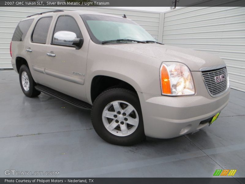 Front 3/4 View of 2007 Yukon SLT