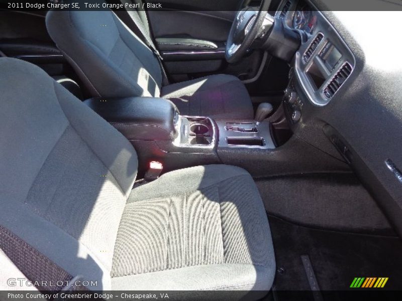 Toxic Orange Pearl / Black 2011 Dodge Charger SE