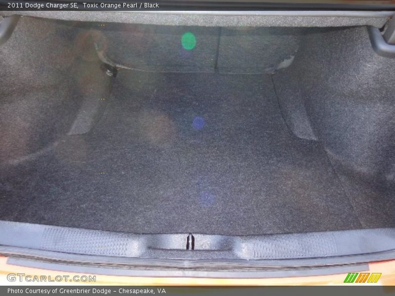 Toxic Orange Pearl / Black 2011 Dodge Charger SE