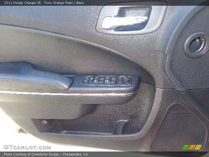Toxic Orange Pearl / Black 2011 Dodge Charger SE