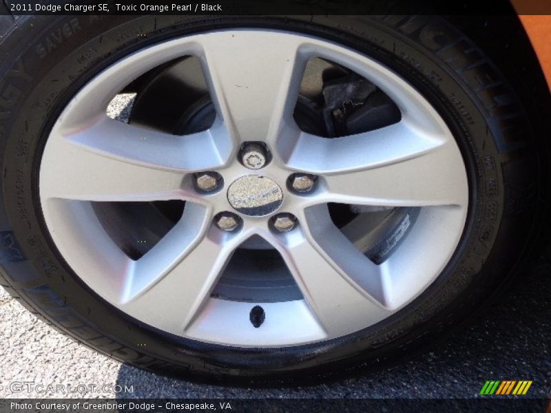 Toxic Orange Pearl / Black 2011 Dodge Charger SE