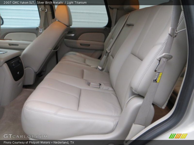 Silver Birch Metallic / Light Titanium 2007 GMC Yukon SLT