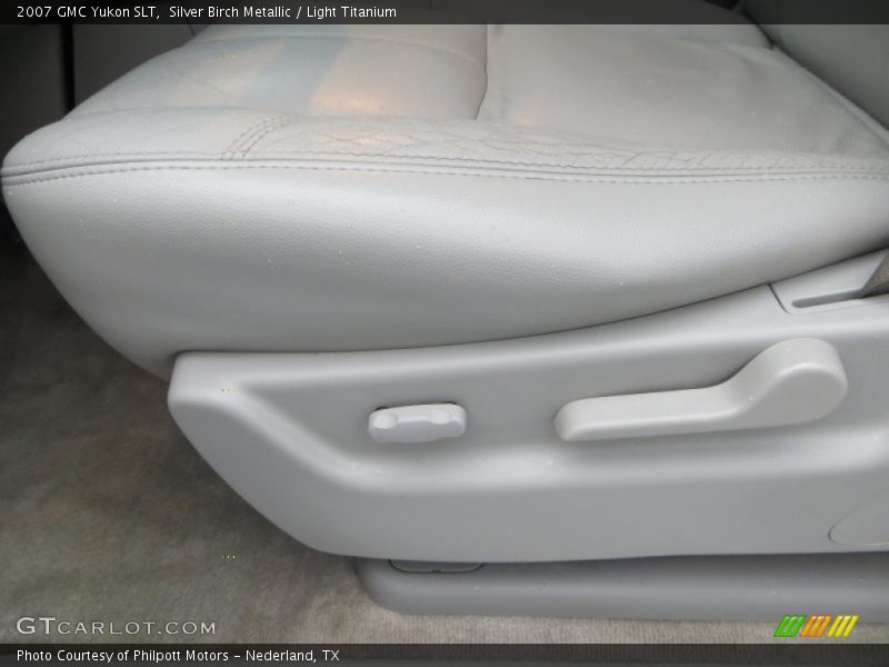 Silver Birch Metallic / Light Titanium 2007 GMC Yukon SLT