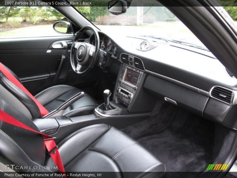 Dashboard of 2007 911 Carrera S Coupe