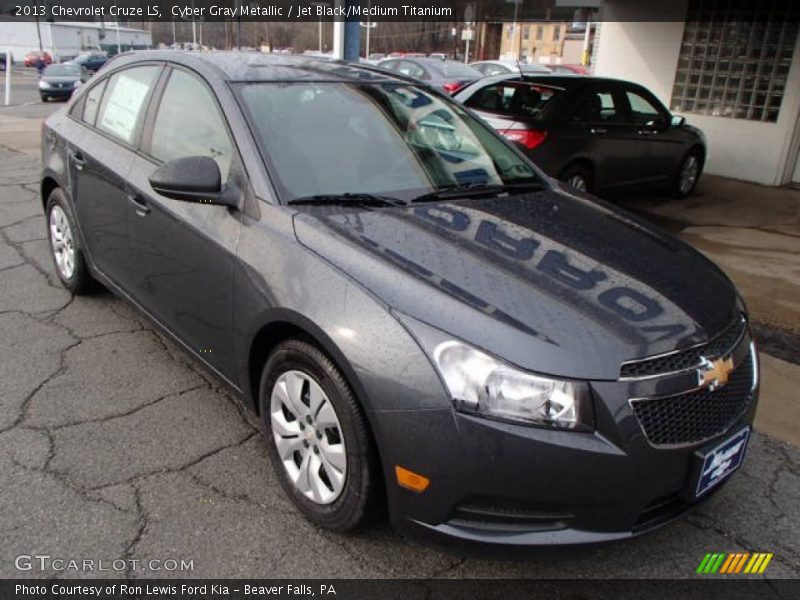 Front 3/4 View of 2013 Cruze LS