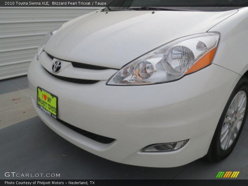 Blizzard Pearl Tricoat / Taupe 2010 Toyota Sienna XLE