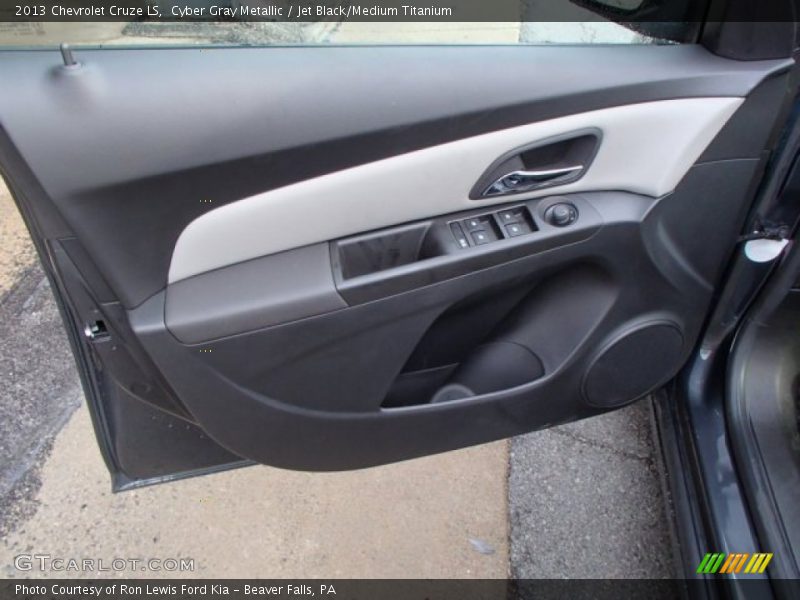 Cyber Gray Metallic / Jet Black/Medium Titanium 2013 Chevrolet Cruze LS