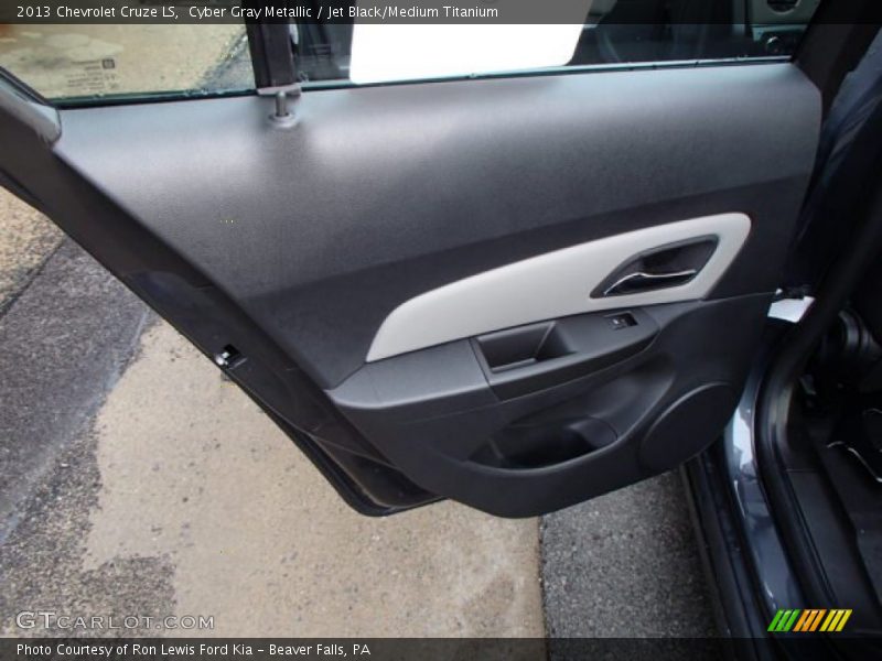 Cyber Gray Metallic / Jet Black/Medium Titanium 2013 Chevrolet Cruze LS